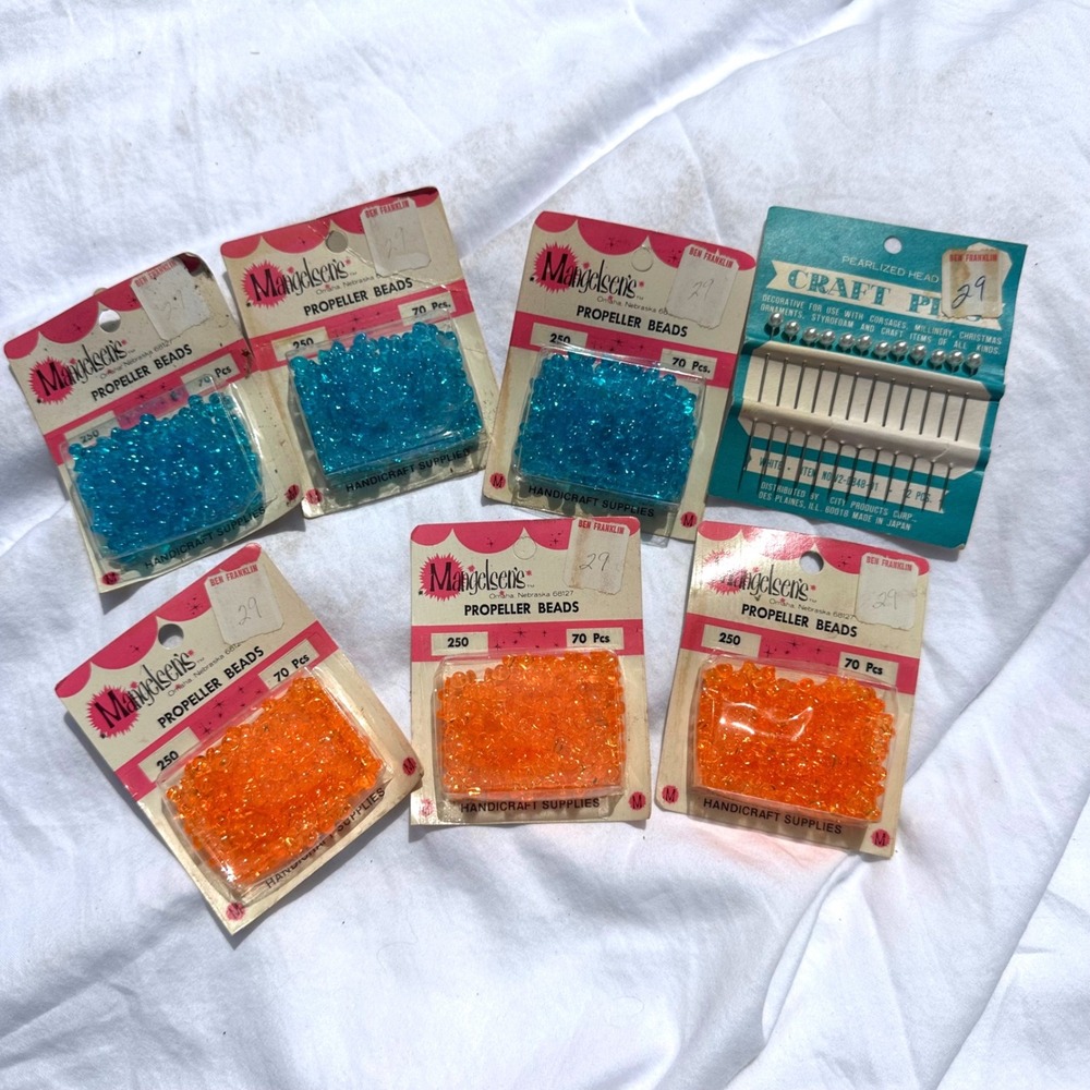 Mangelsen Propeller Beads Craft Pins‎ Multi NEW Vintage 
7pc Lot NOS MCM Art